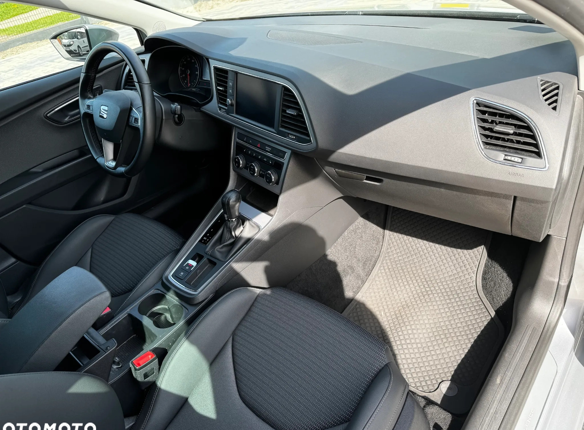 Seat Leon cena 64900 przebieg: 105800, rok produkcji 2019 z Szydłowiec małe 562